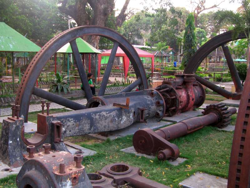 P.G. Tasik Madu: Dampfmaschinen-Denkmal