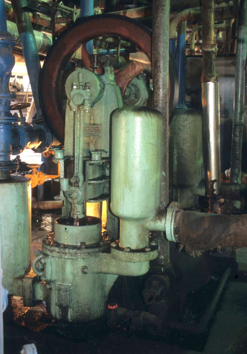 Dampfpumpe: ein Pumpzylinder vorn