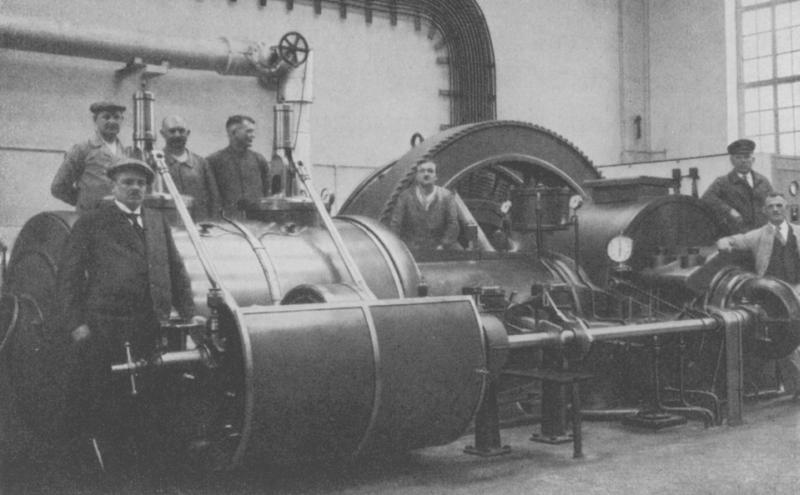 Dampfmaschine: Ansicht von der Steuerungsseite