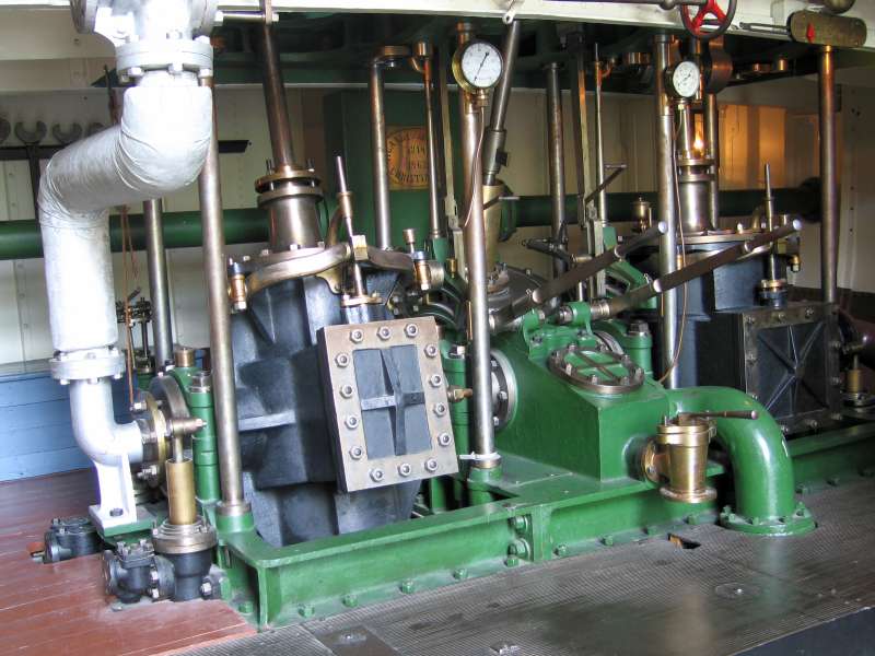 Schiffsdampfmaschine: Hochdruckzylinder links
