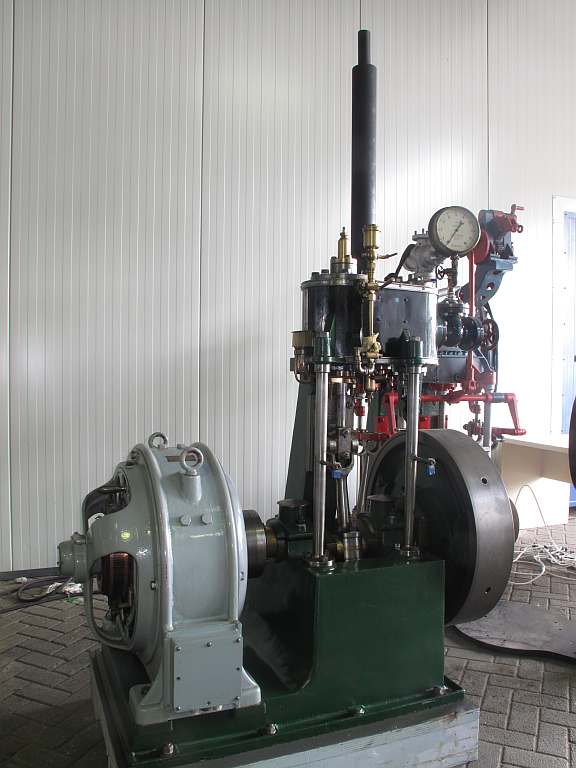 Ansicht. Links der Generator