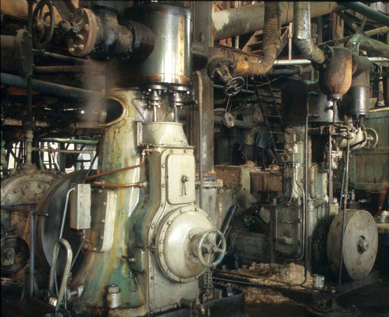Zwei Schnelläufer-Dampfmaschinen