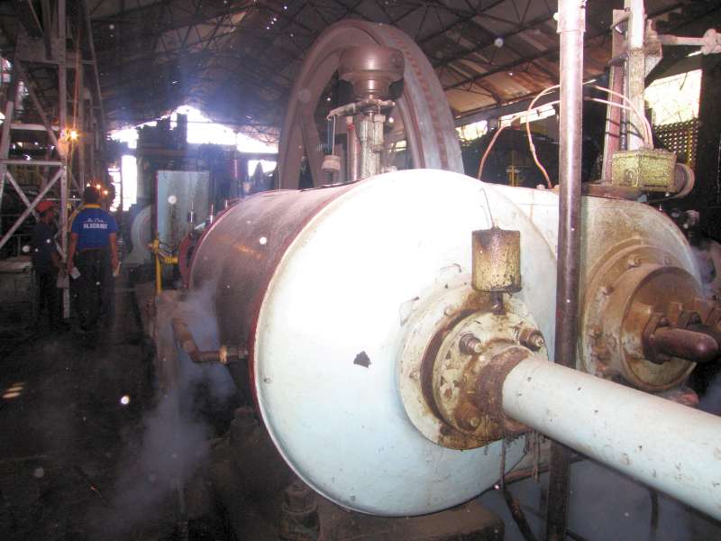Dampfmaschine: Zylinderdeckelseite (außen)