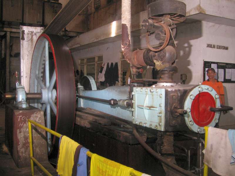 Dampfmaschine: Schieberkasten im Vordergrund