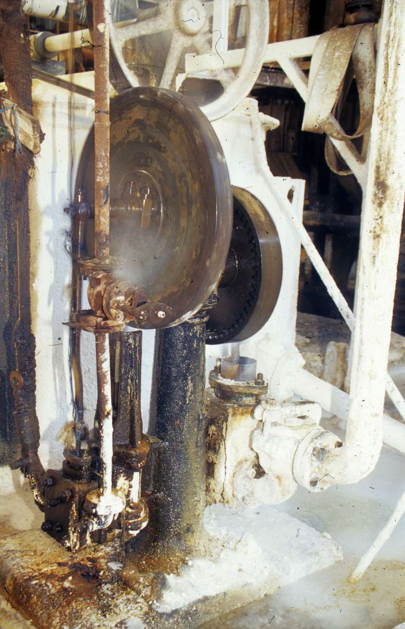 Dampfpumpe: halbseitlich, Dampfmaschine vorn links