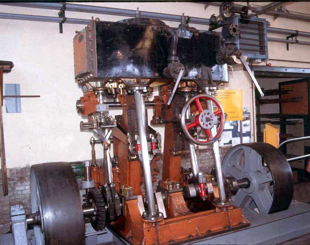 Schiffsdampfmaschine