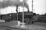 44 1070, vor Güterzug; Bf Münster Hbf