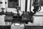 Dampfzylinder links, Pumpenzylinder rechts