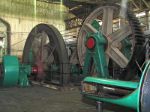 Dampfmaschine: Schwungrad und Antrieb der 3. Mühle rechts
