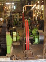 Dampfmaschine: Mühlengetriebe links, Maschine rechts