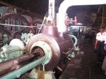 Dampfmaschine: Kolbenstangenführung vorn