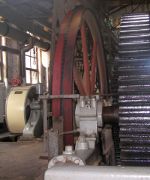 Dampfmaschine: Kurbel, Schwungrad und Teil des Getriebes