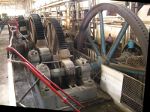 Dampfmaschine: Mühlengetriebe und rechts das Schwungrad
