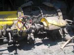 Zerlegte Mühlenmaschine in Candi Baru: Zylinder mit Achsenregler und Umsteuervorrichtung
