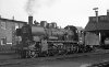 Dampflokomotive: 38 2069; Bw Münster vor dem Lokschuppen
