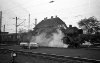 Dampflokomotive: 01 008 bei Anfahrt vor Zug; Bf Köln-Deutz