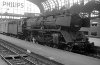 Dampflokomotive: 03 130, vor Zug; Bf Hamburg Hbf Bahnhofshalle