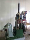 Dampfmaschine: Ansicht. Links der Generator