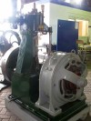 Dampfmaschine: Ansicht. Im Vordergrund der Generator