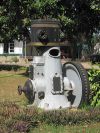 Dampfmaschine: Dampfmaschine: Als Denkmal am Eingang aufgestellt